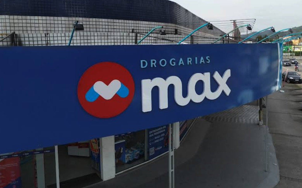 Corredor com ampla variedade de produtos de saúde e bem-estar